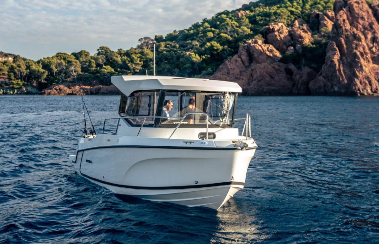 slider 4 Quicksilver Captur 625 Pilothouse